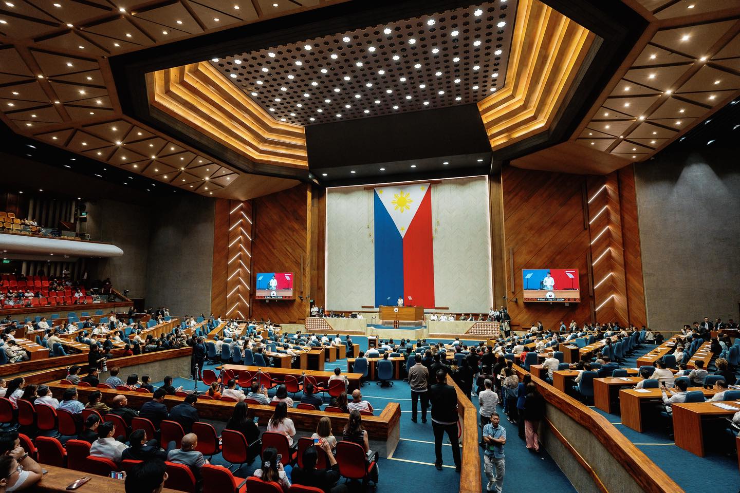 Administering the Oath of House Speaker Faustino “Bojie” Dy III