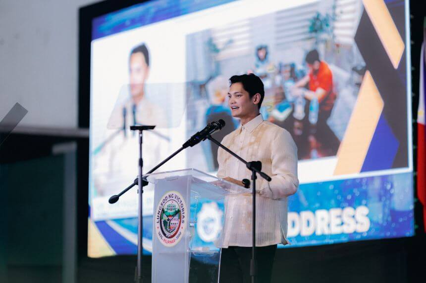 Victorias City Mayor Javi Benitez discussed his life, family, and the experience